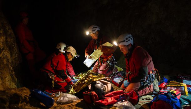 Rettungsübung der Höhlenrettung